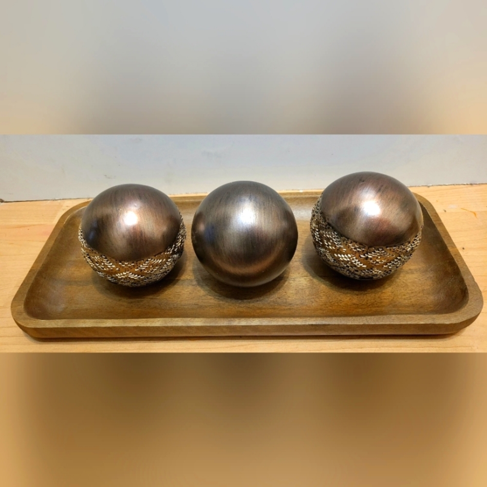 Homeroots Tray and Orbs Balls - Set of 3